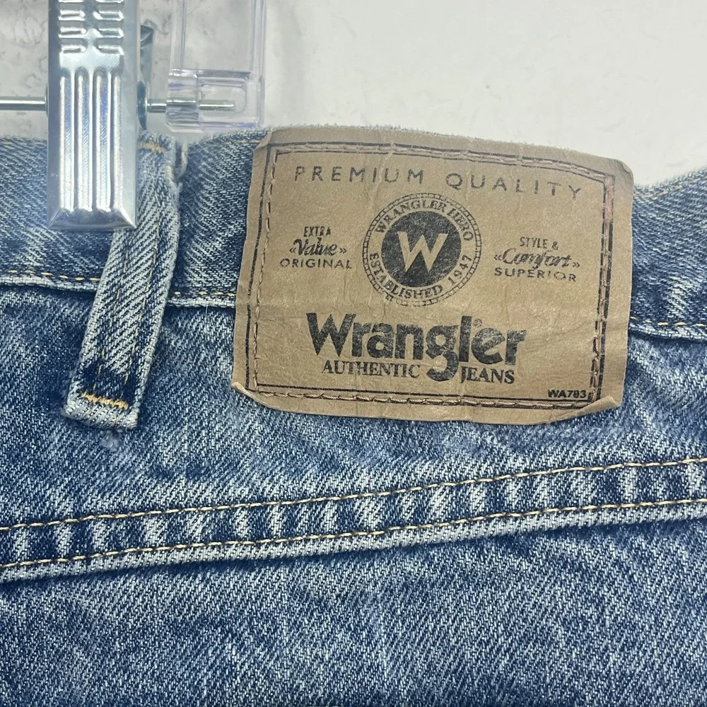 Wrangler Authentic Jeans Mens 44x32 Blue Denim‎ Cotton Relaxed Fit Straight Leg